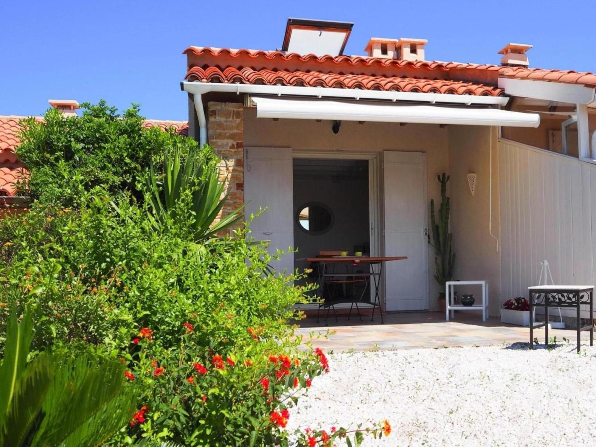 Pretty Tiny House With Sea View, Le Lavandou Exterior photo